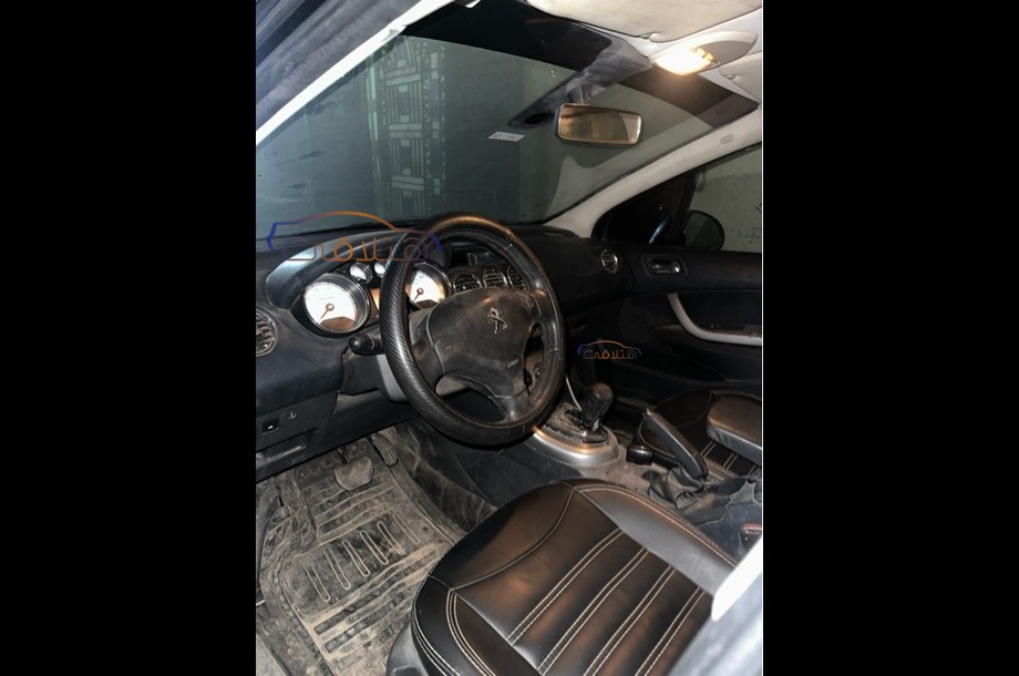 408 Peugeot أسود