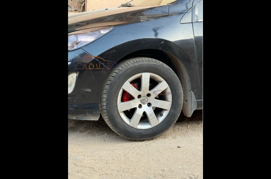 408 Peugeot أسود
