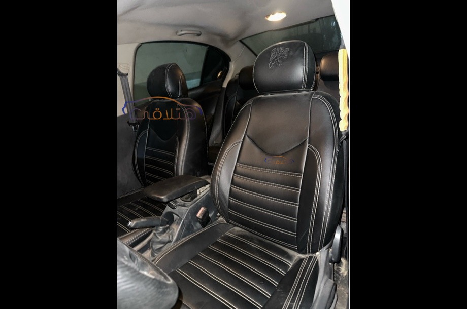 408 Peugeot أسود