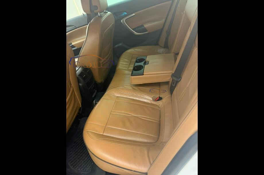 Insignia Opel أبيض