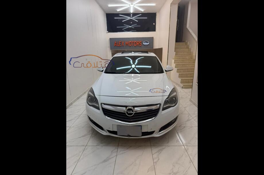 Insignia Opel أبيض