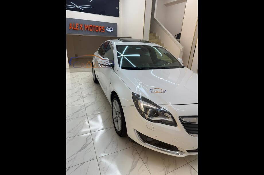 Insignia Opel أبيض