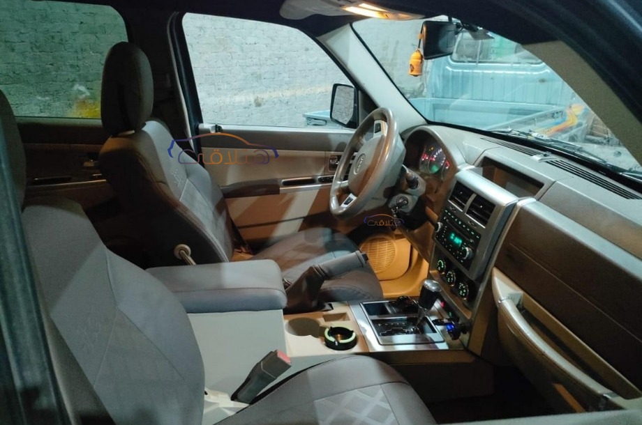 Cherokee Jeep الأزرق الداكن