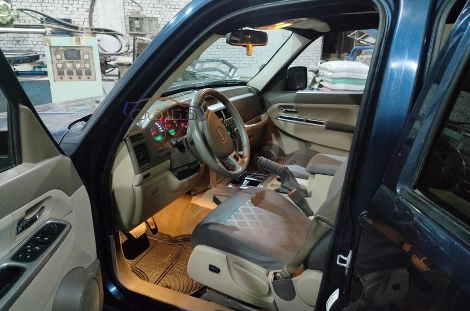 Cherokee Jeep الأزرق الداكن