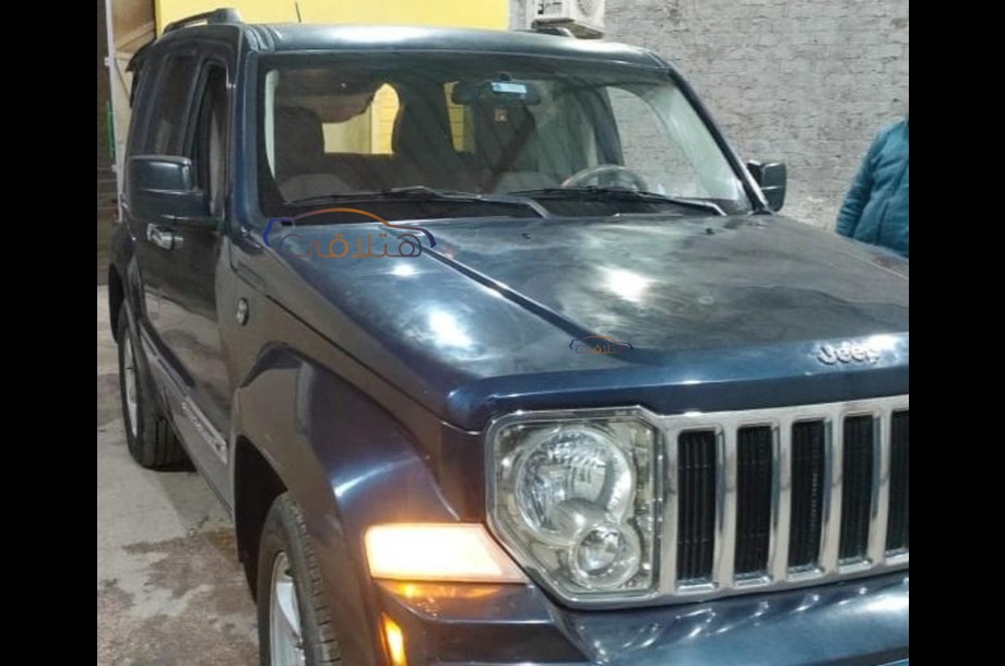 Cherokee Jeep الأزرق الداكن