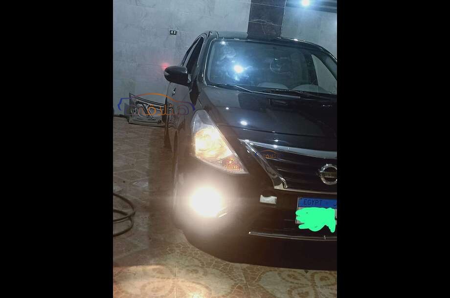 Sunny Nissan أسود