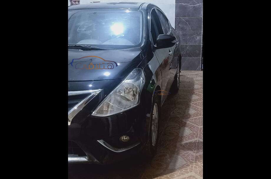 Sunny Nissan أسود