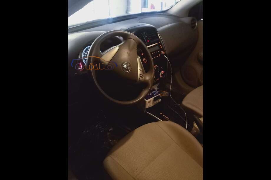 Sunny Nissan أسود