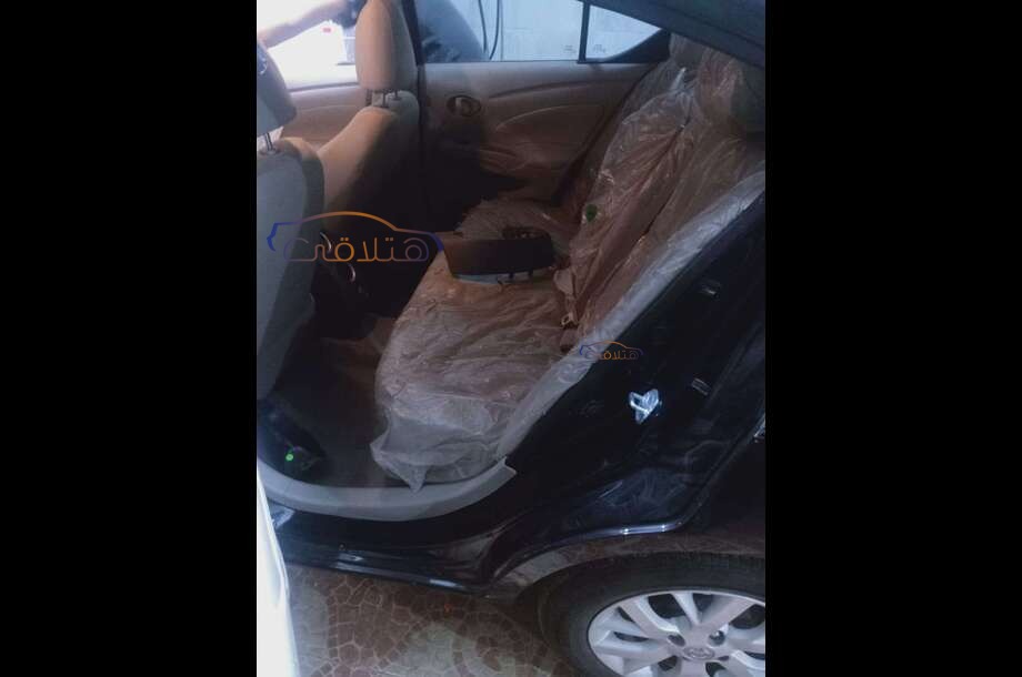 Sunny Nissan أسود