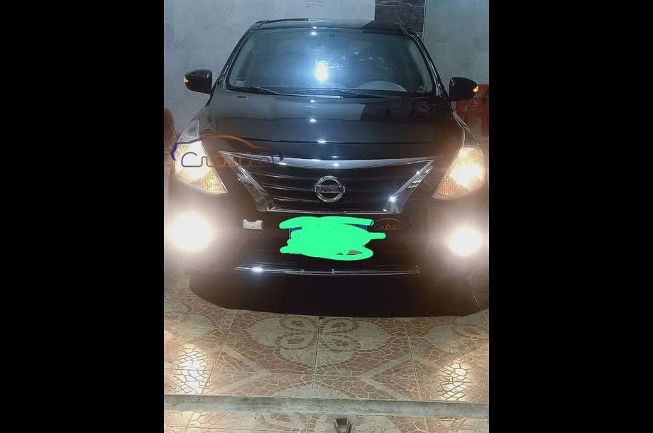 Sunny Nissan أسود