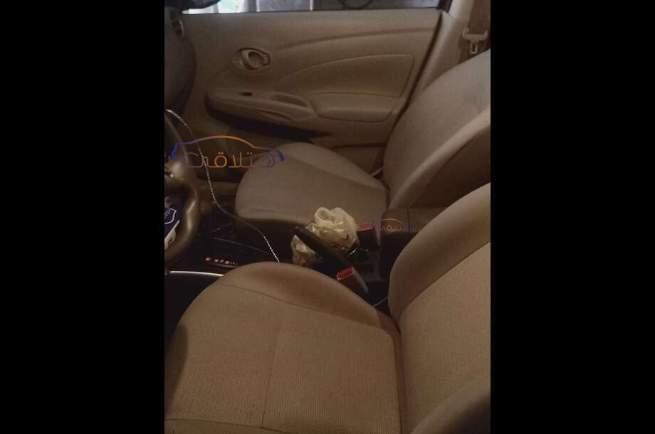 Sunny Nissan أسود