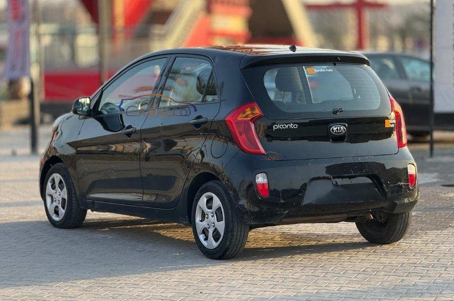 Picanto Kia أسود