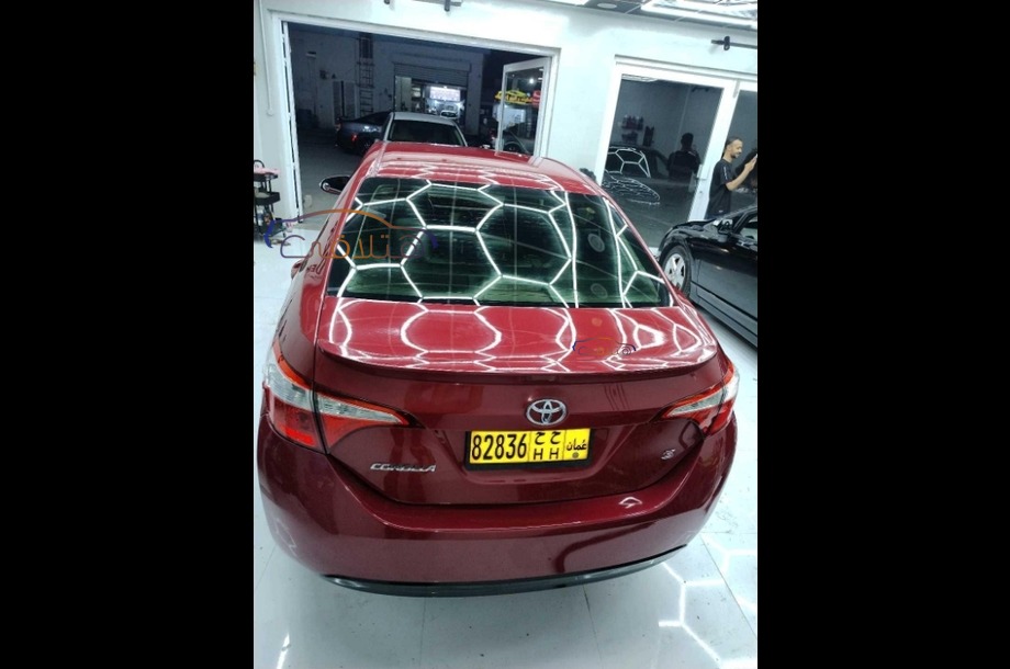Corolla Toyota احمر