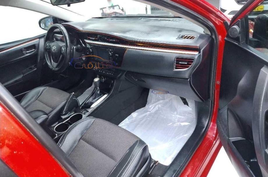 Corolla Toyota احمر
