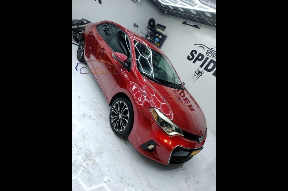 Corolla Toyota احمر