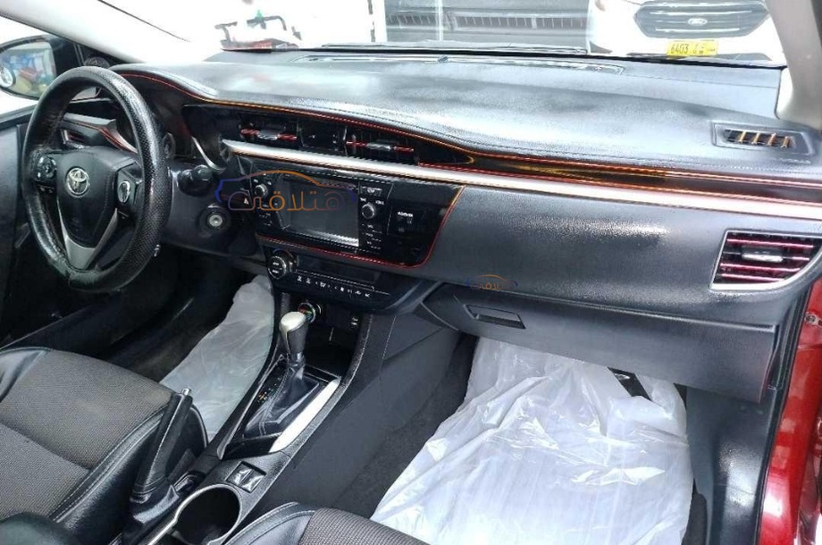 Corolla Toyota احمر