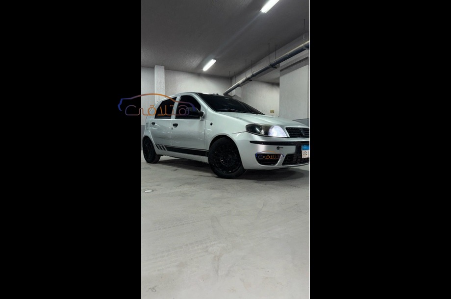 Punto Fiat فضي