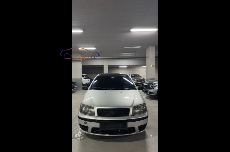 Punto Fiat فضي