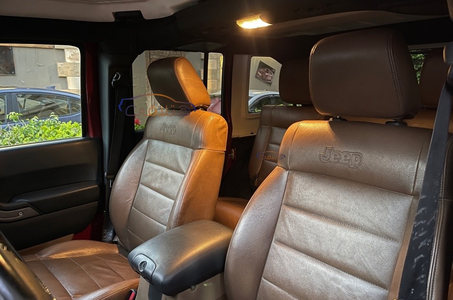 Wrangler Jeep احمر غامق