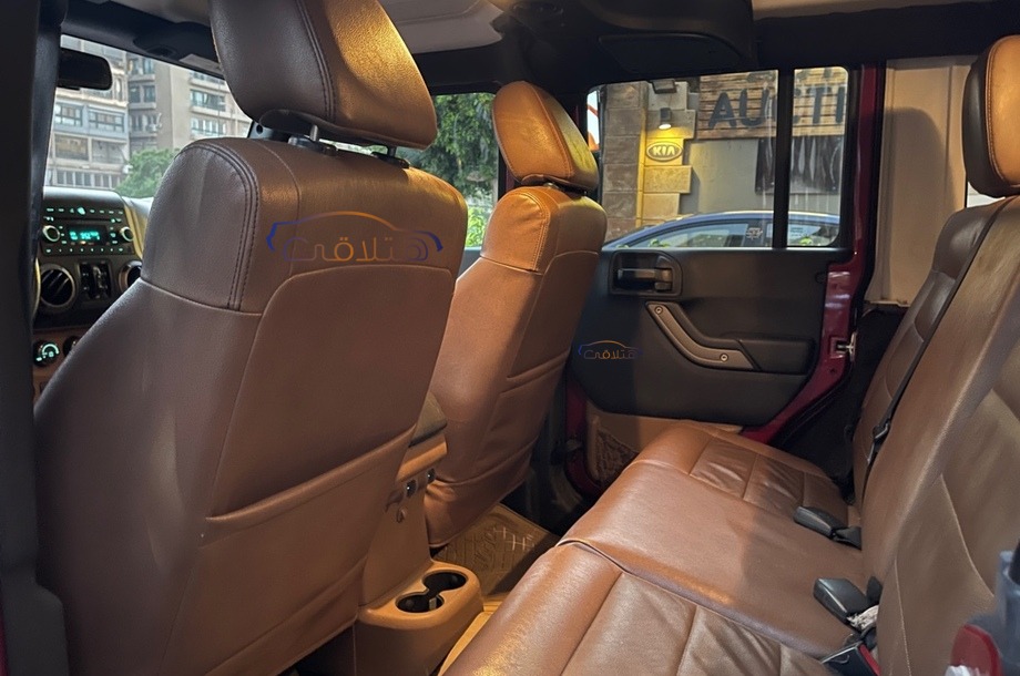 Wrangler Jeep احمر غامق