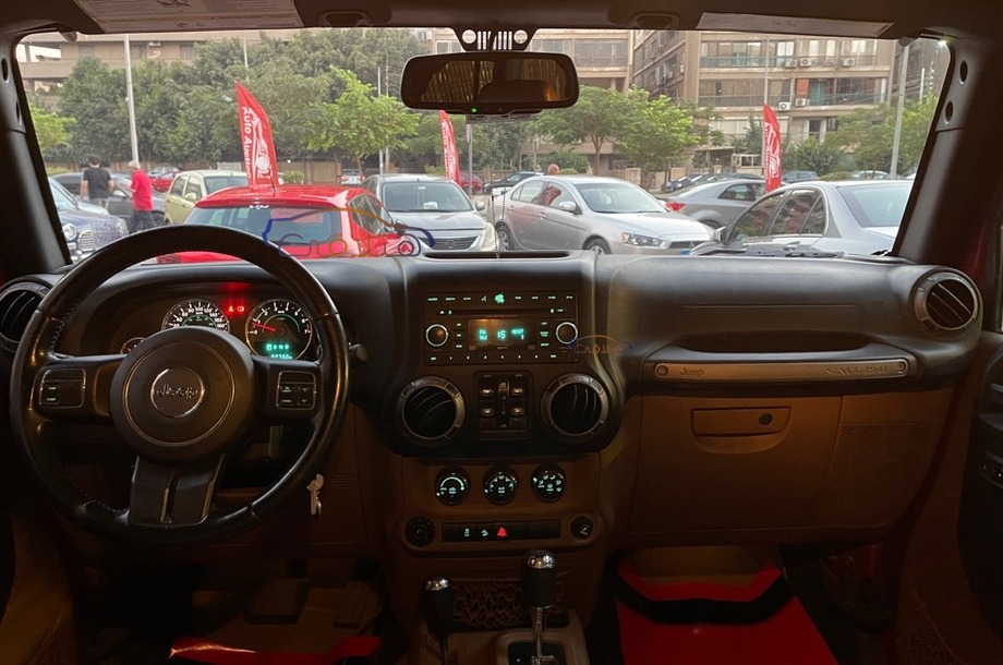 Wrangler Jeep احمر غامق