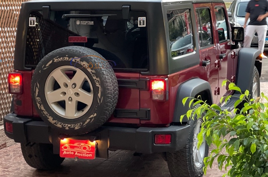 Wrangler Jeep احمر غامق