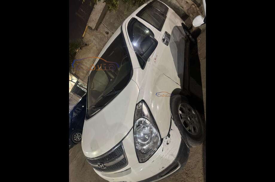 H1 Hyundai أبيض