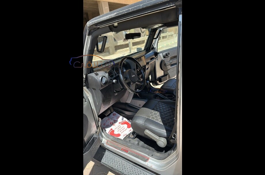 Wrangler Jeep فضي