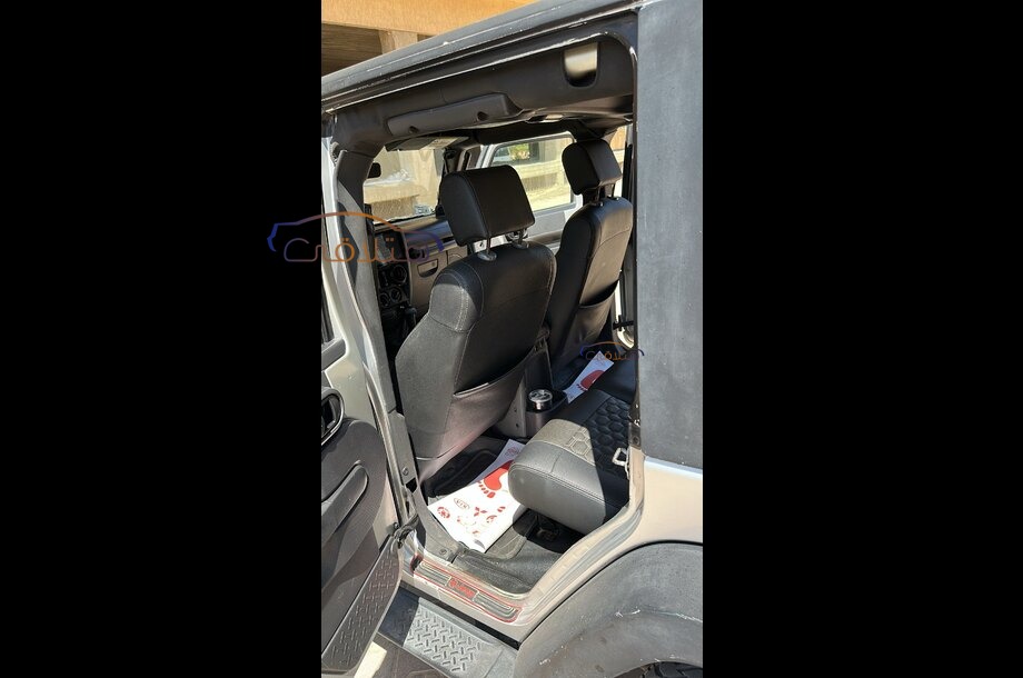 Wrangler Jeep فضي