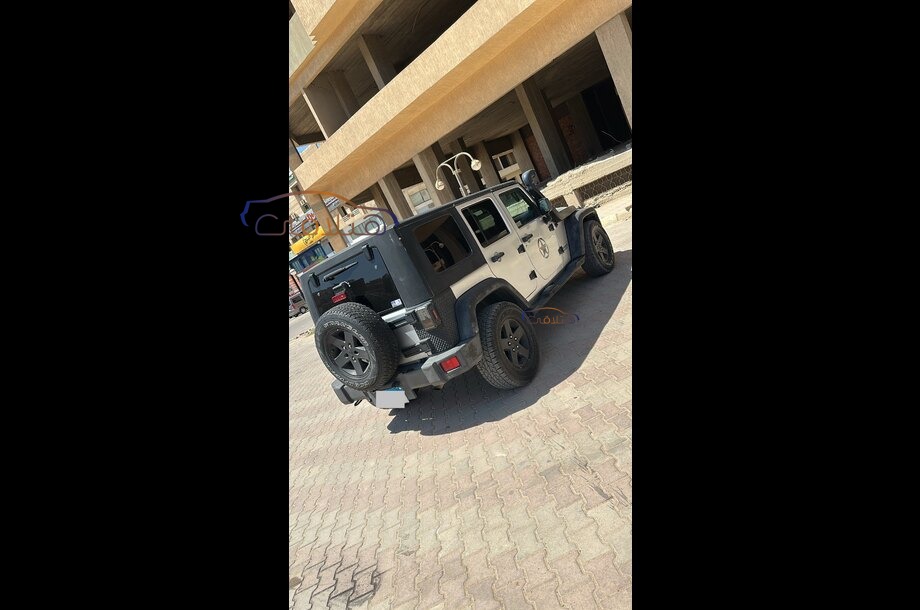 Wrangler Jeep فضي