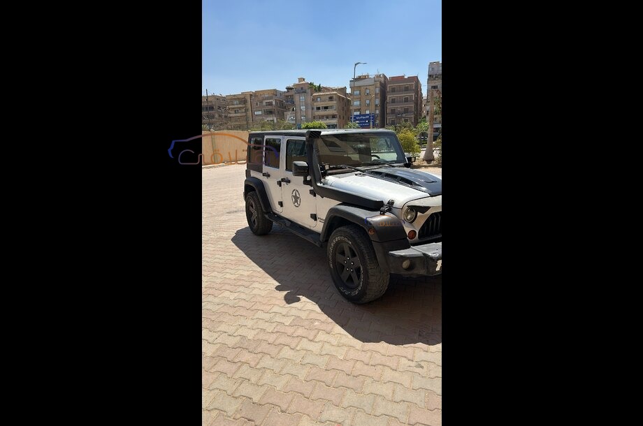 Wrangler Jeep فضي