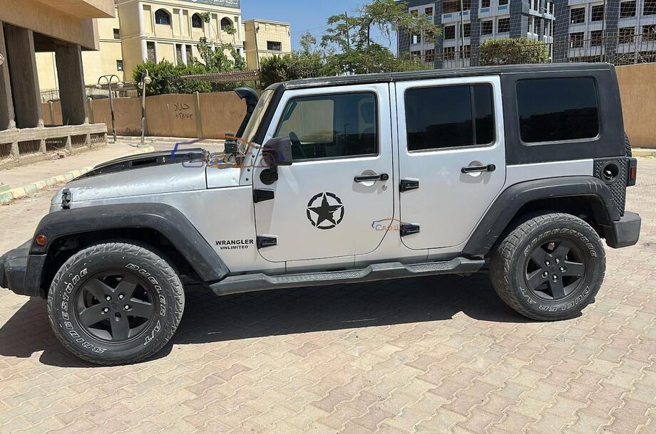 Wrangler Jeep فضي