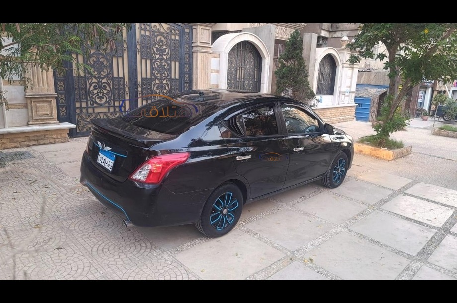 Sunny Nissan أسود