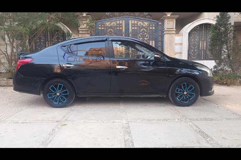 Sunny Nissan أسود