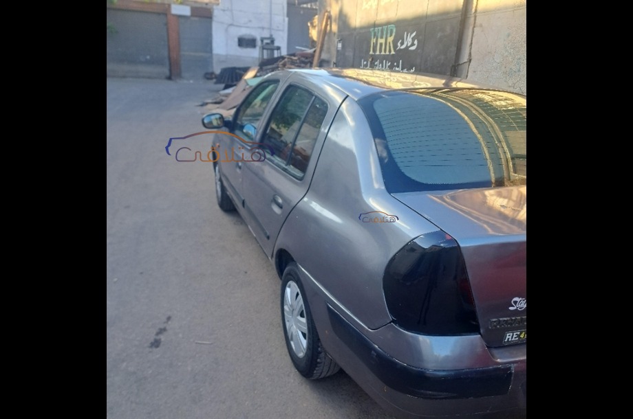 Clio Renault فضي