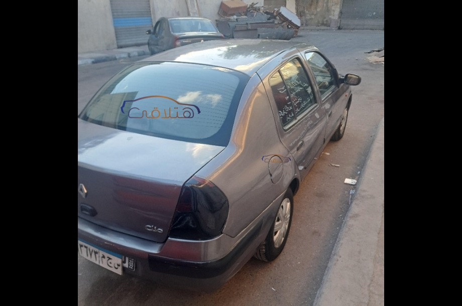 Clio Renault فضي