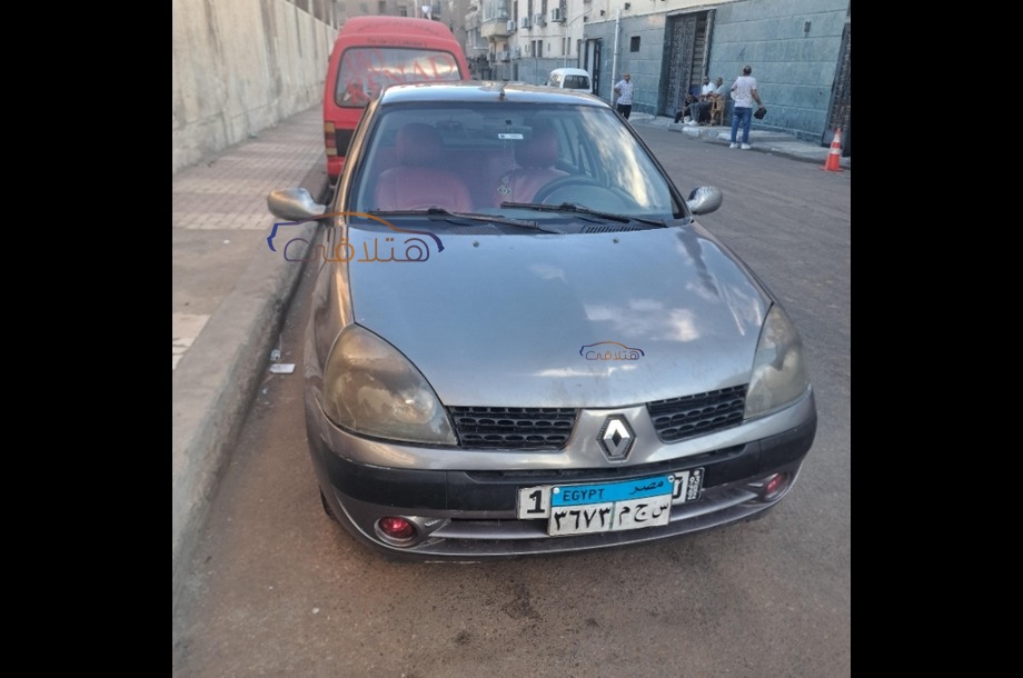 Clio Renault فضي