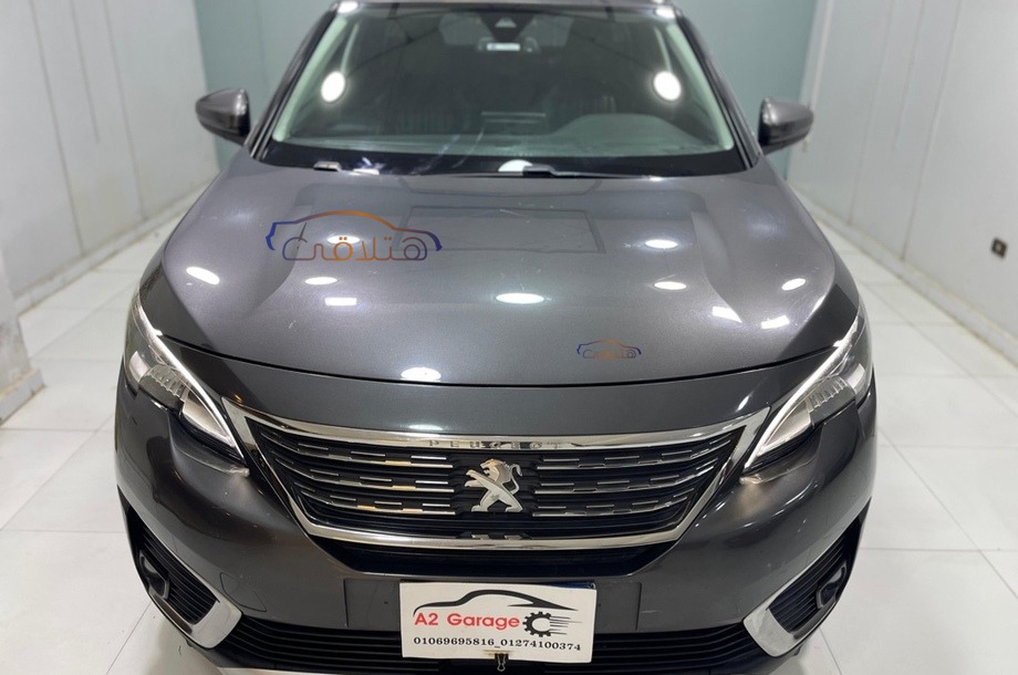 5008 Peugeot رمادي