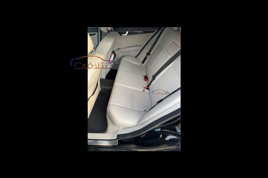 C 180 Mercedes أسود