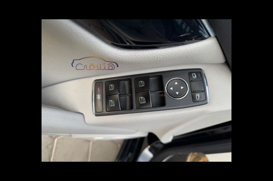 C 180 Mercedes أسود