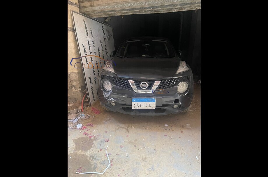Juke Nissan أسود