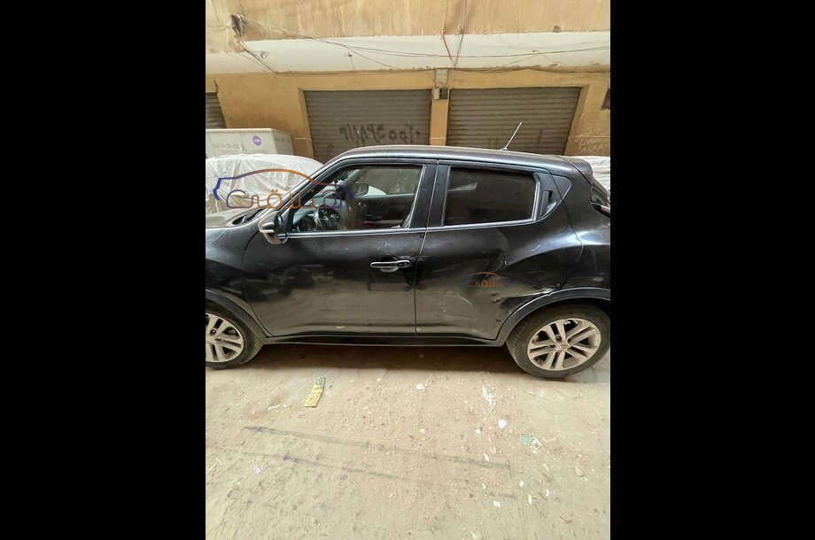Juke Nissan أسود