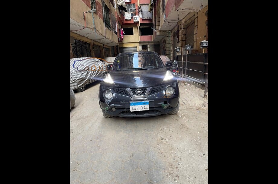 Juke Nissan أسود