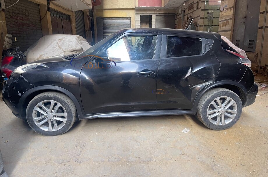 Juke Nissan أسود