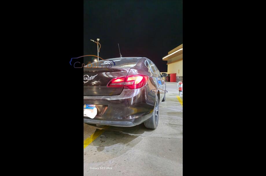 Astra Opel بني