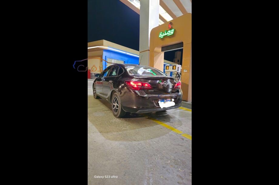 Astra Opel بني