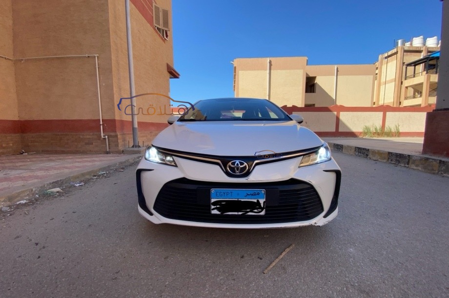 Corolla Toyota أبيض