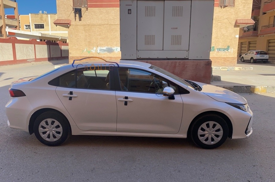 Corolla Toyota أبيض