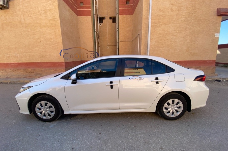 Corolla Toyota أبيض