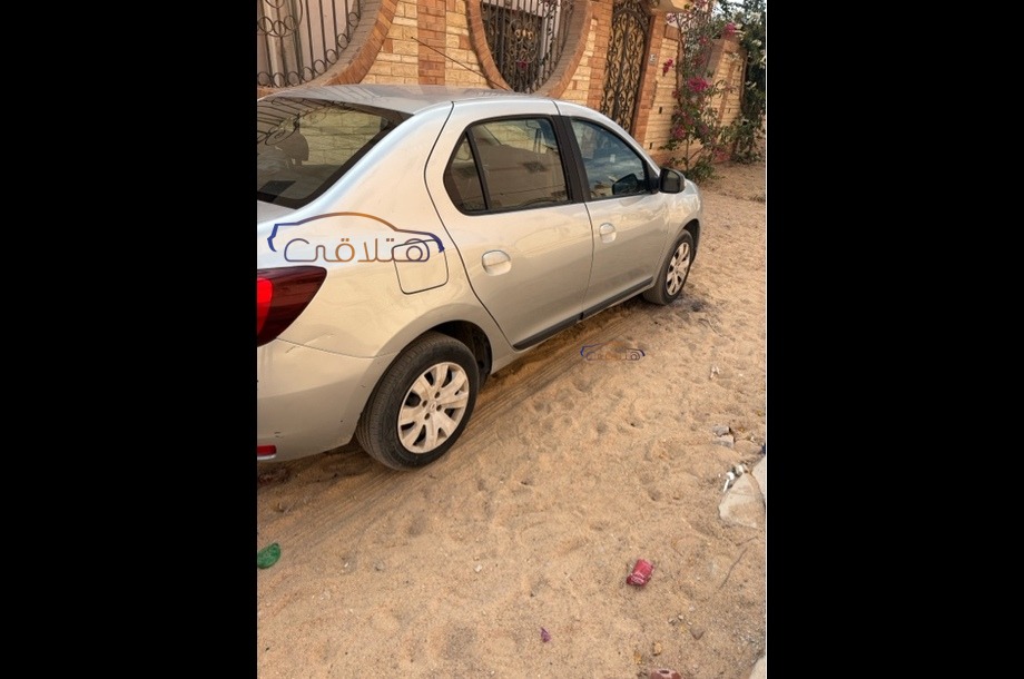 Logan Renault فضي